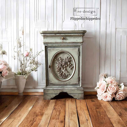 Redesign Decor Poly - Velvet Cascade Left - 24.1cm x 17.8cm x 1.3cm