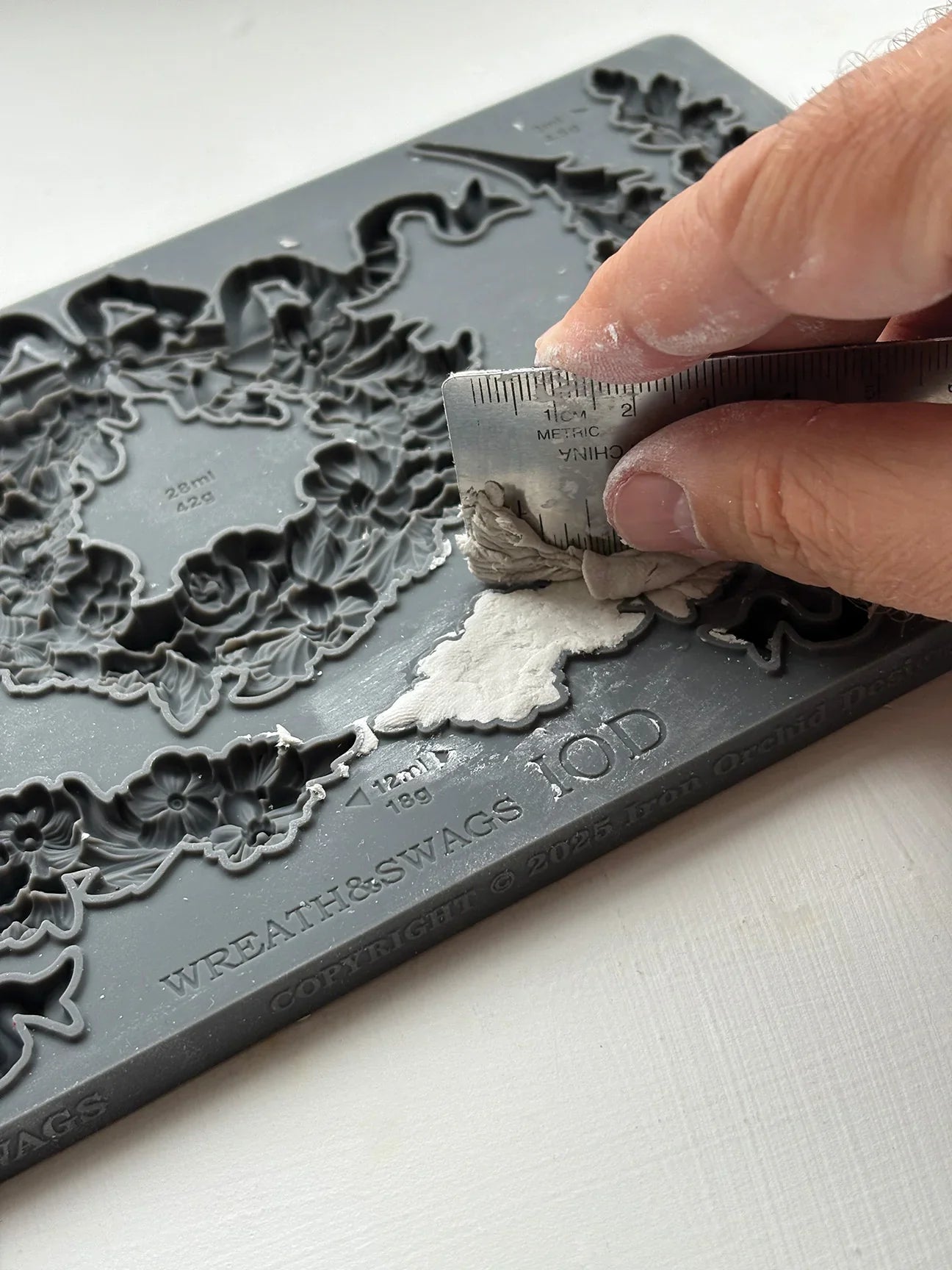 IOD - Wreath & Swags Decor Mould 15.24cm x 25.4cm