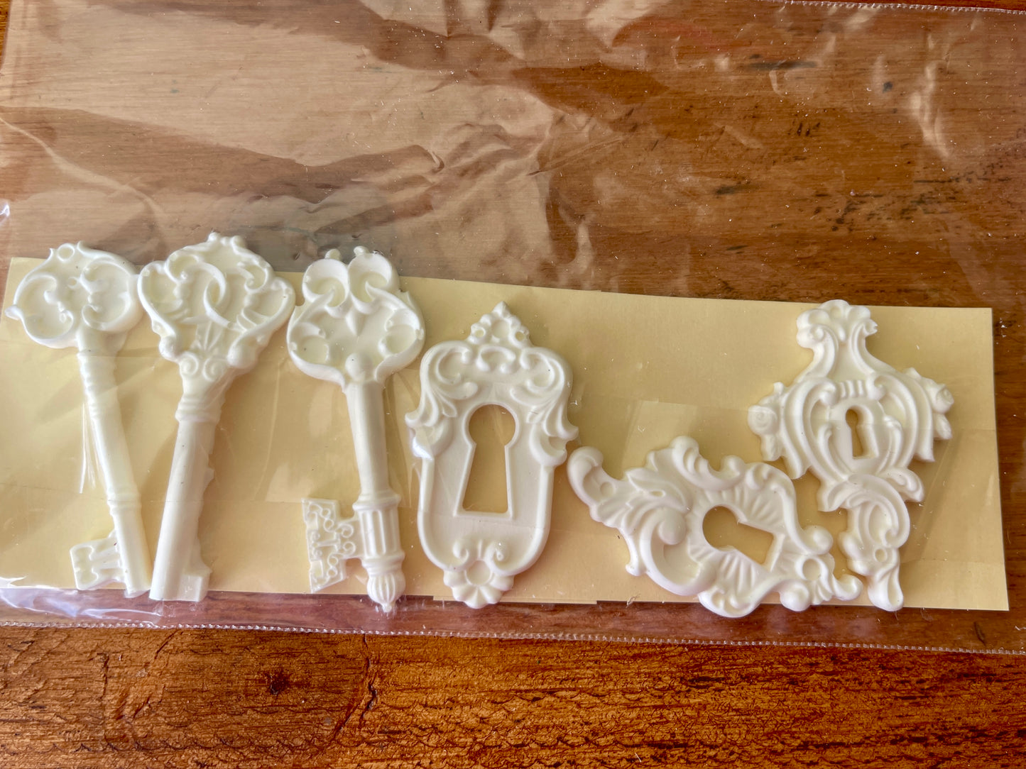 Resin Applique Moulding - Keys